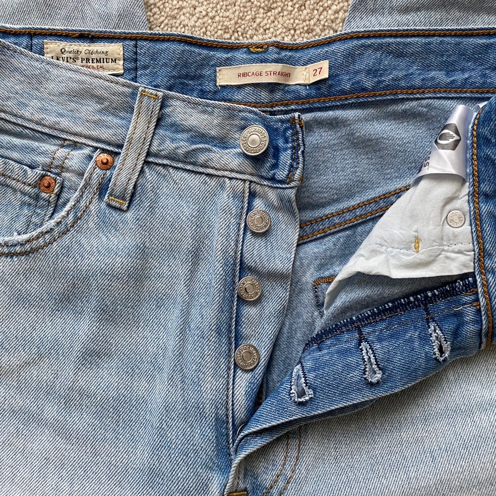 Levi’s Ribcage Straight Jeans - Picture 3 of 3